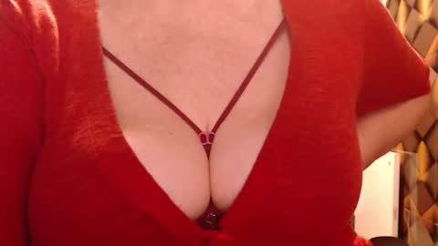 Snapshot of sweetli_angel chatting on 12, 10, 2025 sweetli_angel online show from 12, 10, 2025