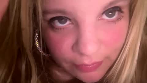 Snapshot of sweetlisa92 chatting on 11, 3, 2025 Lisa  online show from 11, 3, 2025