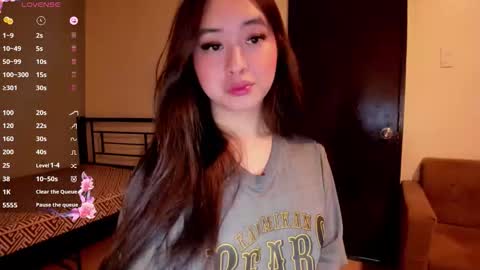 Snapshot of sweetlovepinay04 chatting on 12, 11, 2025 Zoe online show from 12, 11, 2025