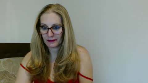 Snapshot of sweetmayaxoxo chatting on 6, 1, 2025 sweetmayaxoxo online show from 6, 1, 2025