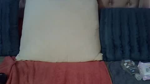 sweetmellowx1 online show from 25, 1, 2025