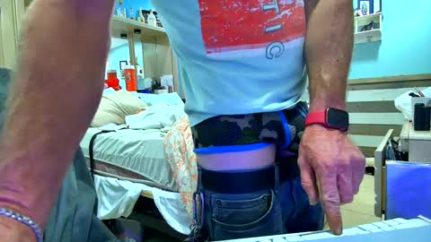 WeAim2PZzz online show from 20, 2, 2025