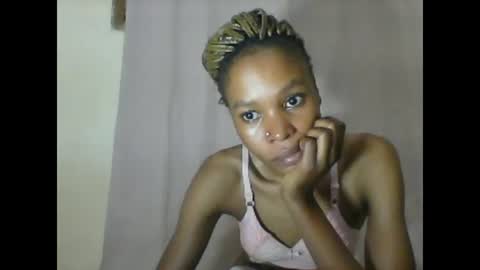ESTHER online show from 2, 3, 2025