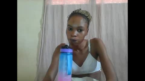 ESTHER online show from 2, 3, 2025
