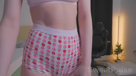 Snapshot of sweetpulse_ chatting on 17, 10, 2025 Rose online show from 17, 10, 2025