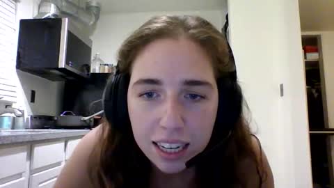 Snapshot of sweetsocalgirl chatting on 4, 1, 2025 sweetsocalgirl online show from 4, 1, 2025