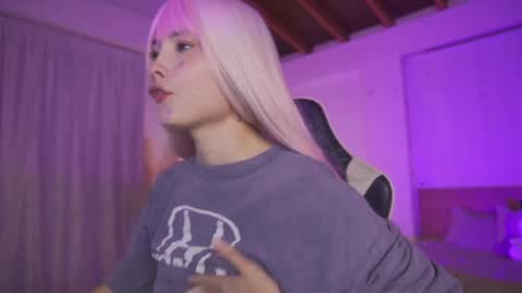 Cat independent model  online show from 12, 3, 2025