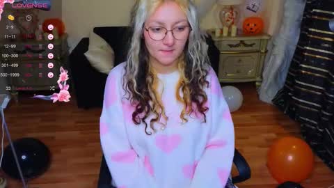 Snapshot of sweety_candys chatting on 20, 10, 2025 Hot Candy online show from 20, 10, 2025