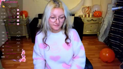 Snapshot of sweety_candys chatting on 21, 10, 2025 Hot Candy online show from 21, 10, 2025