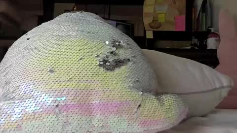 Mia online show from 9, 1, 2025