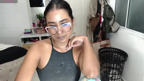 Snapshot of sweetyaya_ chatting on 3, 10, 2025 yaya online show from 3, 10, 2025