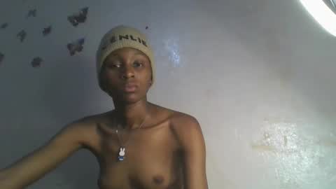 Snapshot of sweetypussy01 chatting on 11, 10, 2025 sweetypussy01 online show from 11, 10, 2025