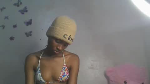 Snapshot of sweetypussy01 chatting on 15, 11, 2025 sweetypussy01 online show from 15, 11, 2025