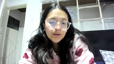 sweetyypeach online show from 4, 1, 2025