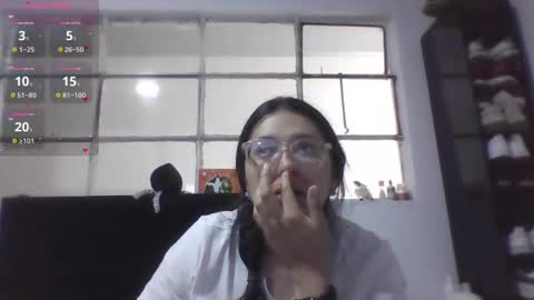 Snapshot of sweetyypeach chatting on 12, 11, 2025 sweetyypeach online show from 12, 11, 2025