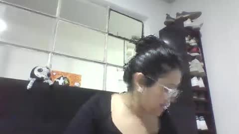 Snapshot of sweetyypeach chatting on 17, 11, 2025 sweetyypeach online show from 17, 11, 2025