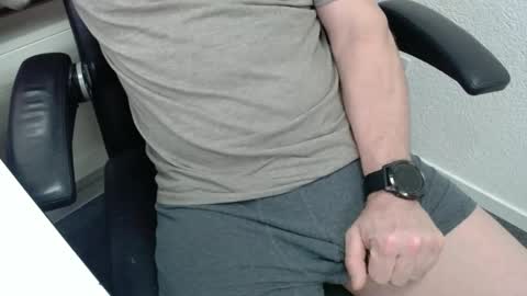 Snapshot of swisstom72 chatting on 1, 11, 2025 swisstom72 online show from 1, 11, 2025