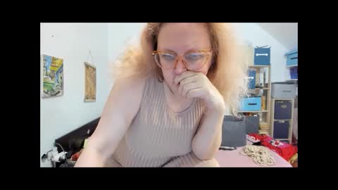 Snapshot of switchlorenx chatting on 2, 12, 2024 switchlorenx online show from 2, 12, 2024