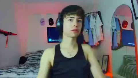 Snapshot of t0n3r chatting on 19, 10, 2025 TONER online show from 19, 10, 2025