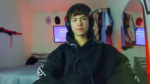 Snapshot of t0n3r chatting on 24, 10, 2025 TONER online show from 24, 10, 2025