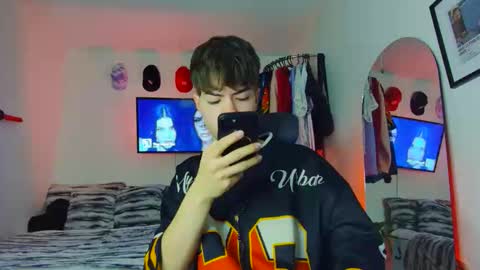 Snapshot of t0n3r chatting on 28, 10, 2025 TONER online show from 28, 10, 2025