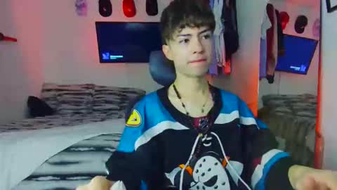 Snapshot of t0n3r chatting on 29, 10, 2025 TONER online show from 29, 10, 2025