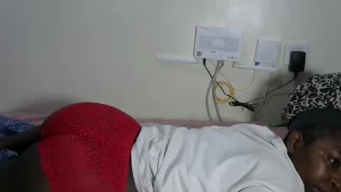 Snapshot of t_rexgirlly1 chatting on 31, 10, 2025 Tray online show from 31, 10, 2025