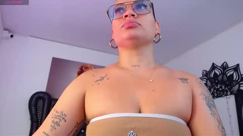 Snapshot of taliana36 chatting on 18, 10, 2025 taliana36 online show from 18, 10, 2025