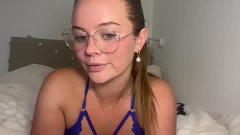 Snapshot of taliavaine chatting on 28, 9, 2025 Talia online show from 28, 9, 2025