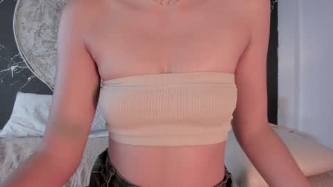 Snapshot of tamarathompsonn chatting on 5, 1, 2025 Tamara. online show from 5, 1, 2025