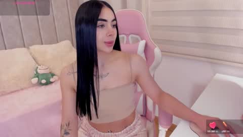 Snapshot of tammy_w chatting on 13, 10, 2025 Tammy online show from 13, 10, 2025