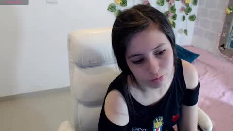 Snapshot of taniadevil_69 chatting on 2, 11, 2025 Tania online show from 2, 11, 2025