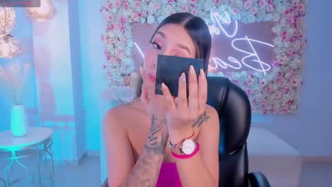 Snapshot of taralawrence chatting on 12, 3, 2025 Tara Lawrence online show from 12, 3, 2025