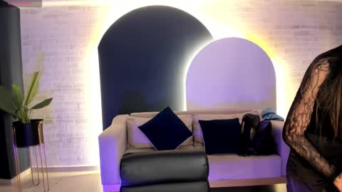 Snapshot of taralawrence chatting on 25, 11, 2025 Tara Lawrence online show from 25, 11, 2025