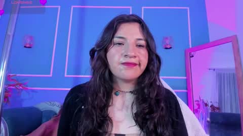 Snapshot of tarataylorr chatting on 5, 11, 2025 Tara online show from 5, 11, 2025