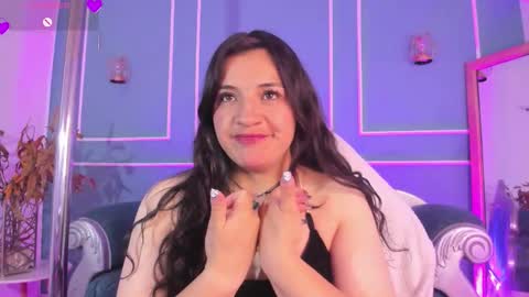 Snapshot of tarataylorr chatting on 7, 11, 2025 Tara online show from 7, 11, 2025