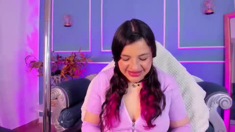 Snapshot of tarataylorr chatting on 12, 11, 2025 Tara online show from 12, 11, 2025