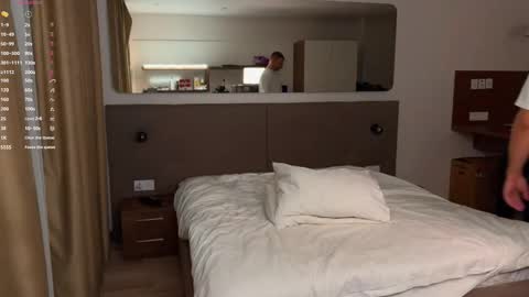 My shows 2100500 UTC3 online show from 4, 12, 2025