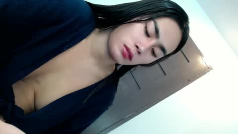 Vannesa online show from 7, 10, 2025