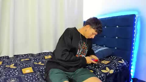 Snapshot of tatiiana_n_damian chatting on 21, 9, 2025 tatiiana_n_damian online show from 21, 9, 2025
