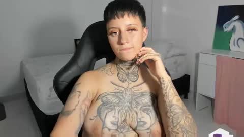 Snapshot of tatoo_girl chatting on 7, 3, 2025 jess online show from 7, 3, 2025