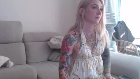 tattoobbgirl online show from 17, 10, 2025