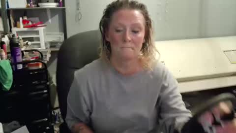 Lisa Lovely online show from 10, 2, 2025