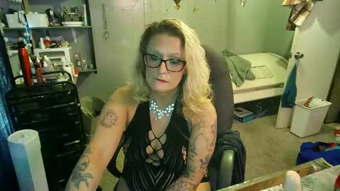Lisa Lovely online show from 21, 2, 2025
