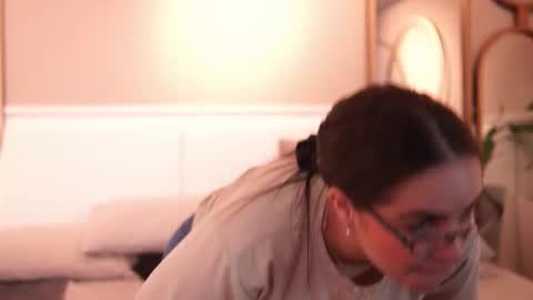 Teylor  Kim online show from 5, 1, 2026