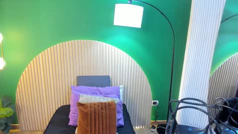 Taylor Bennet online show from 24, 11, 2025