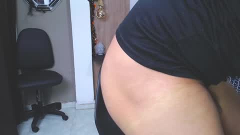 Snapshot of taylor_collins_2 chatting on 29, 10, 2025 taylor_collins_2 online show from 29, 10, 2025