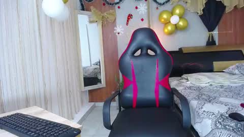 Snapshot of taylor_collins_2 chatting on 12, 11, 2025 taylor_collins_2 online show from 12, 11, 2025