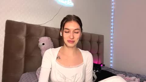 Bella online show from 2, 10, 2025