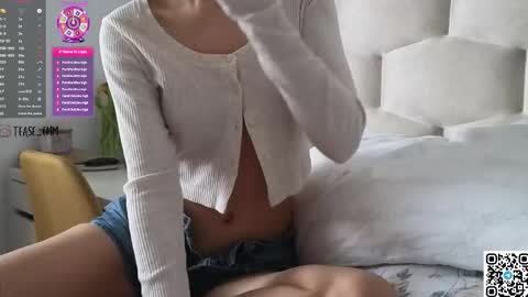 Snapshot of tease_me__ chatting on 19, 2, 2026 Em online show from 19, 2, 2026